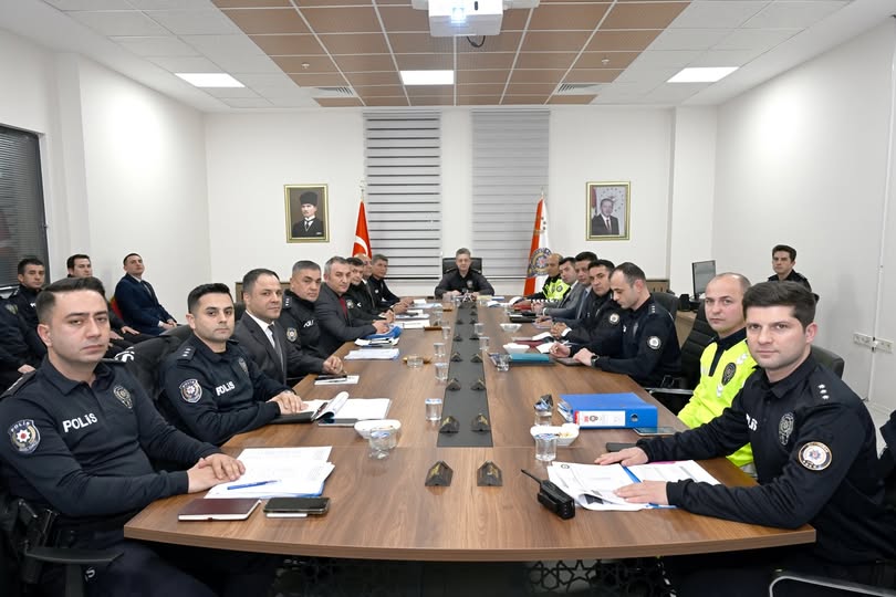 ADIYAMAN EMNİYETİNDE 2025 DEĞERLENDİRMESİ, 2026 HEDEFLERİ MASAYA YATIRILDI