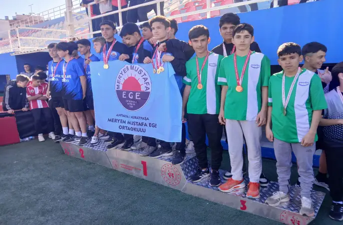 Antalya’da Okul Sporları Atletizm İl Birinciliğinde Öğrencilerden Büyük Başarı