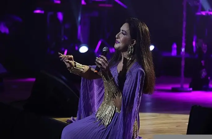 Başkan Çerçioğlu 8 Mart Dünya Kadınlar Günü'nde vatandaşları sevilen sanatçı Nükhet Duru ile buluşturdu