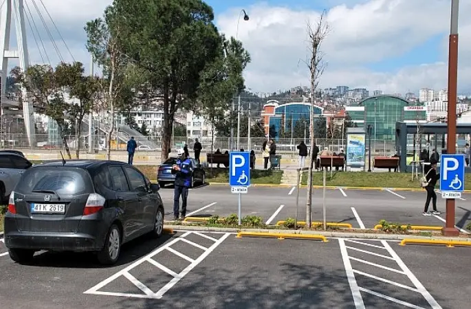 Büyükşehir Zabıtası'ndan çift taraflı parka müdahale