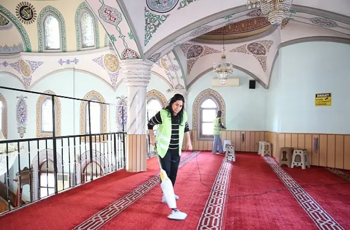 Çiğli'de İbadethaneler İçin Temizlik Mesaisi