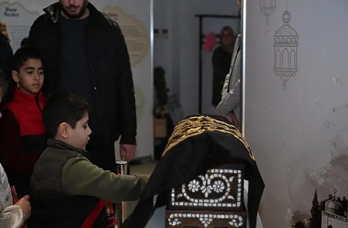 Kartepe'de Mukaddes Emanetlere Yoğun İlgi