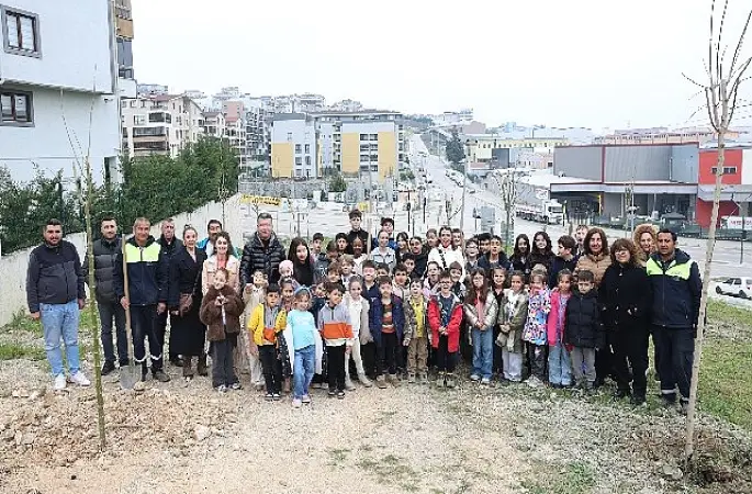 Nilüfer'de minikler doğa için fidan dikti