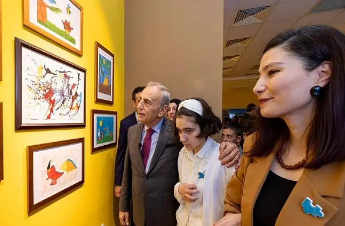 Renklerin Diliyle Farkındalık: Ayşegül'ün Sergisi Büyük İlgi Gördü